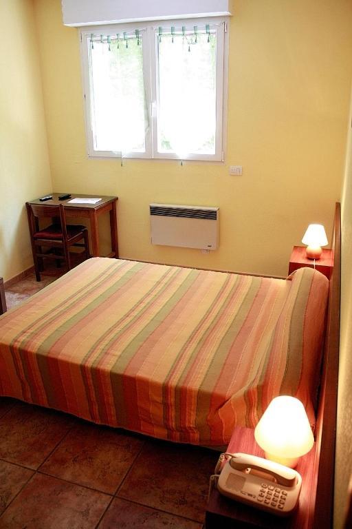 Hotel - Pub Le Petit Bosquet Santo-Pietro-di-Venaco Δωμάτιο φωτογραφία